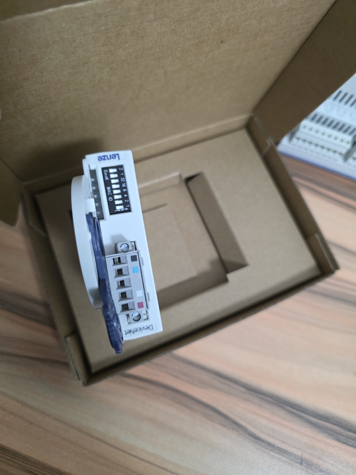 Lenze モジュール E94AYCDN/S、新品未使用、ド - Woodworking News のレビューと価格